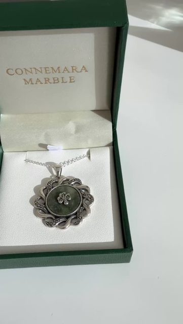 When the sun hits Connemara Marble pieces ✨

#connemaramarblejewelry #madeinireland #unique #giftideas