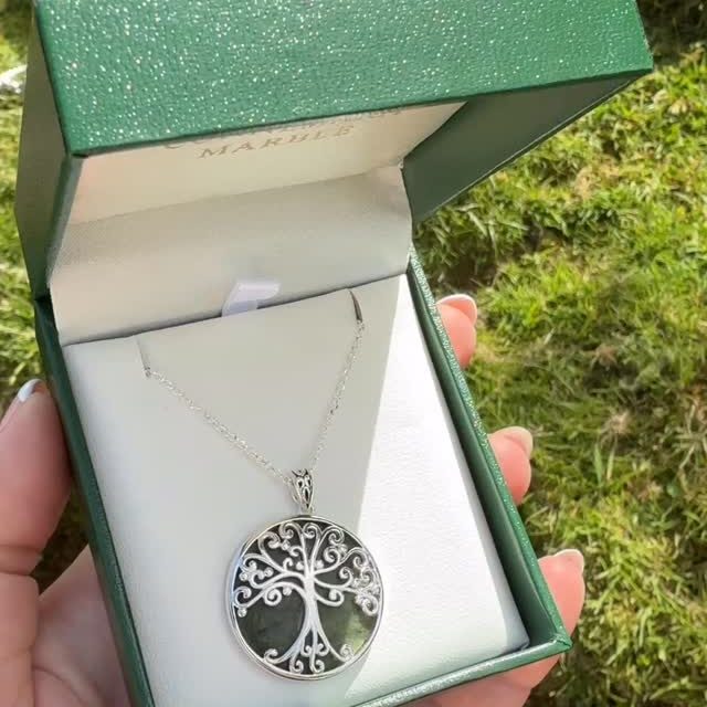 Add a touch of green to your collection ☘️

#connemaramarble #connemaramarblejewelry #madeinireland #unique