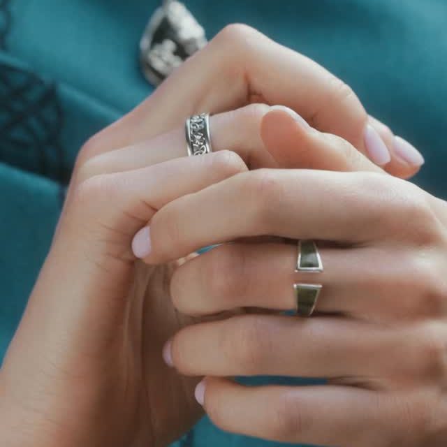 Calling all our friends in Australia and New Zealand 🇳🇿 Tune in to @tvsn tomorrow for all the loveliness from Connemara Marble with our Denise ☘️

#unique #madeinireland #tvsn #connemaramarble
