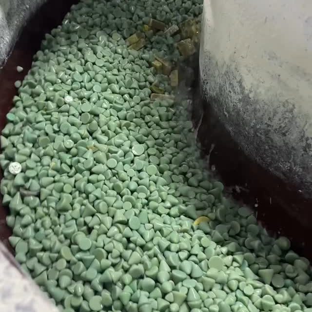 We’re in the workshop today checking in on the sanding process of our Connemara Marble! 

Our marble pieces are placed into our sanding stone machine, which is one of the many natural polishing steps our marble goes through before it can turn into your beautiful Jewlery and marble gift pieces! 

Sound on 🔉

#connemaramarble #connemaramarblejewelry #asmr